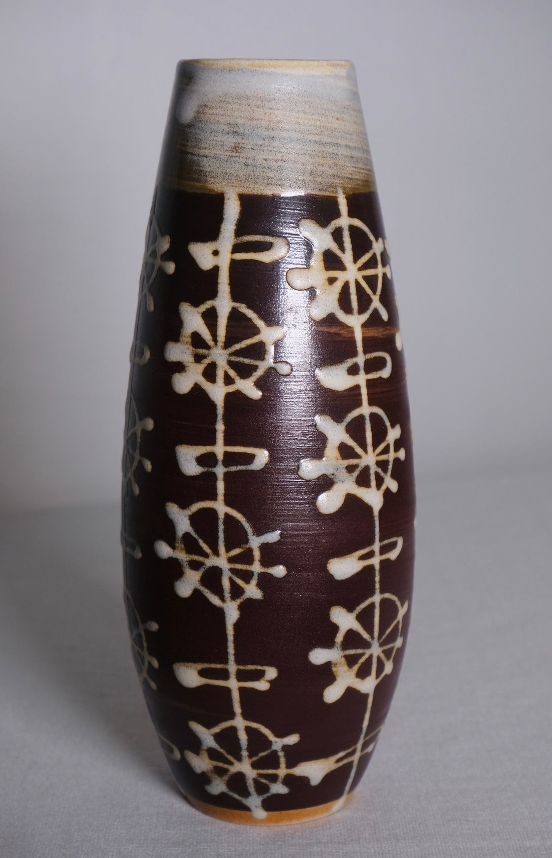 Peruvian Brown/Cream pottery Vase (Vintage)