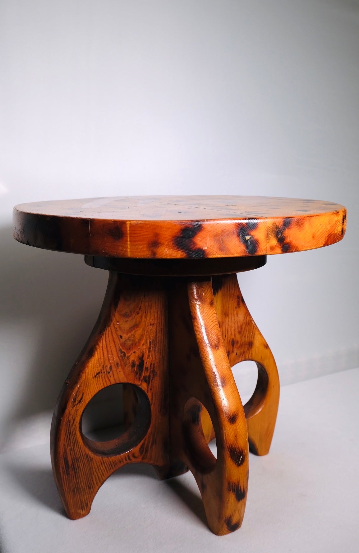 Small Solid Wood Intricate Side/AccentTable (Vintage)