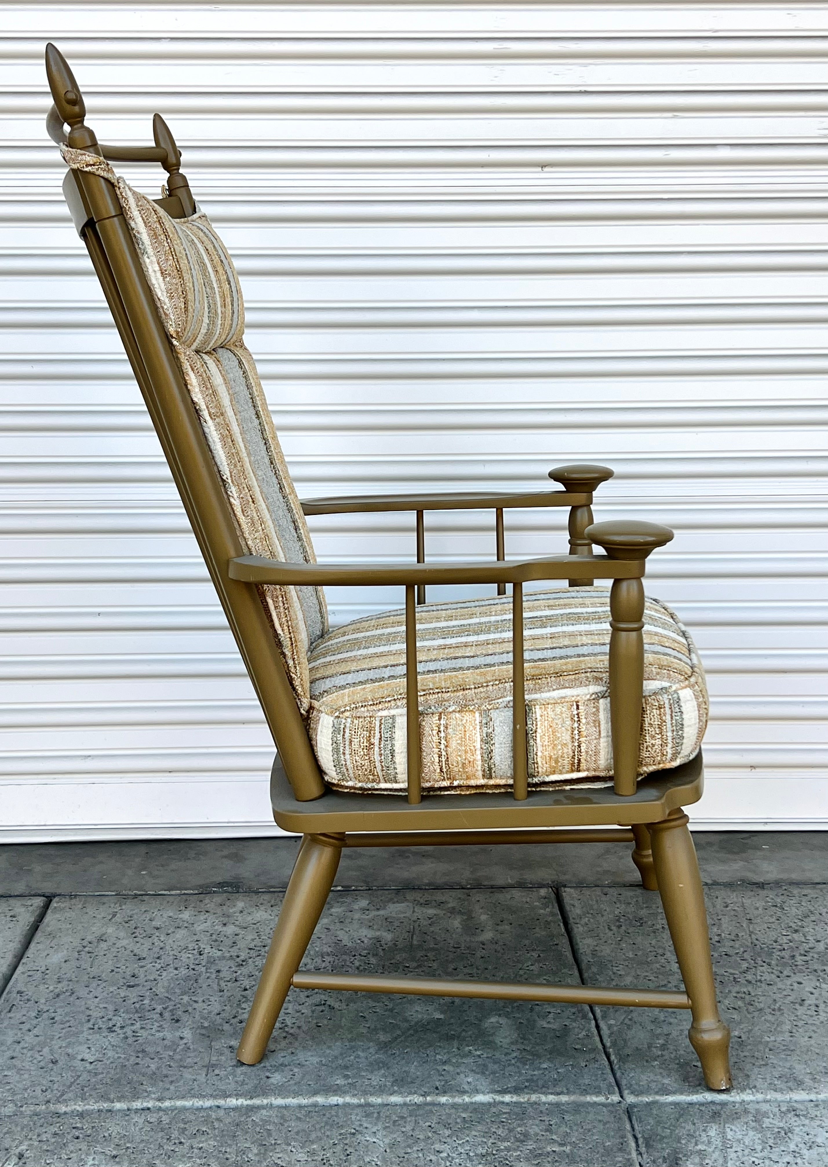 1970s Windsor Neutral Painted Chair (Vintage)