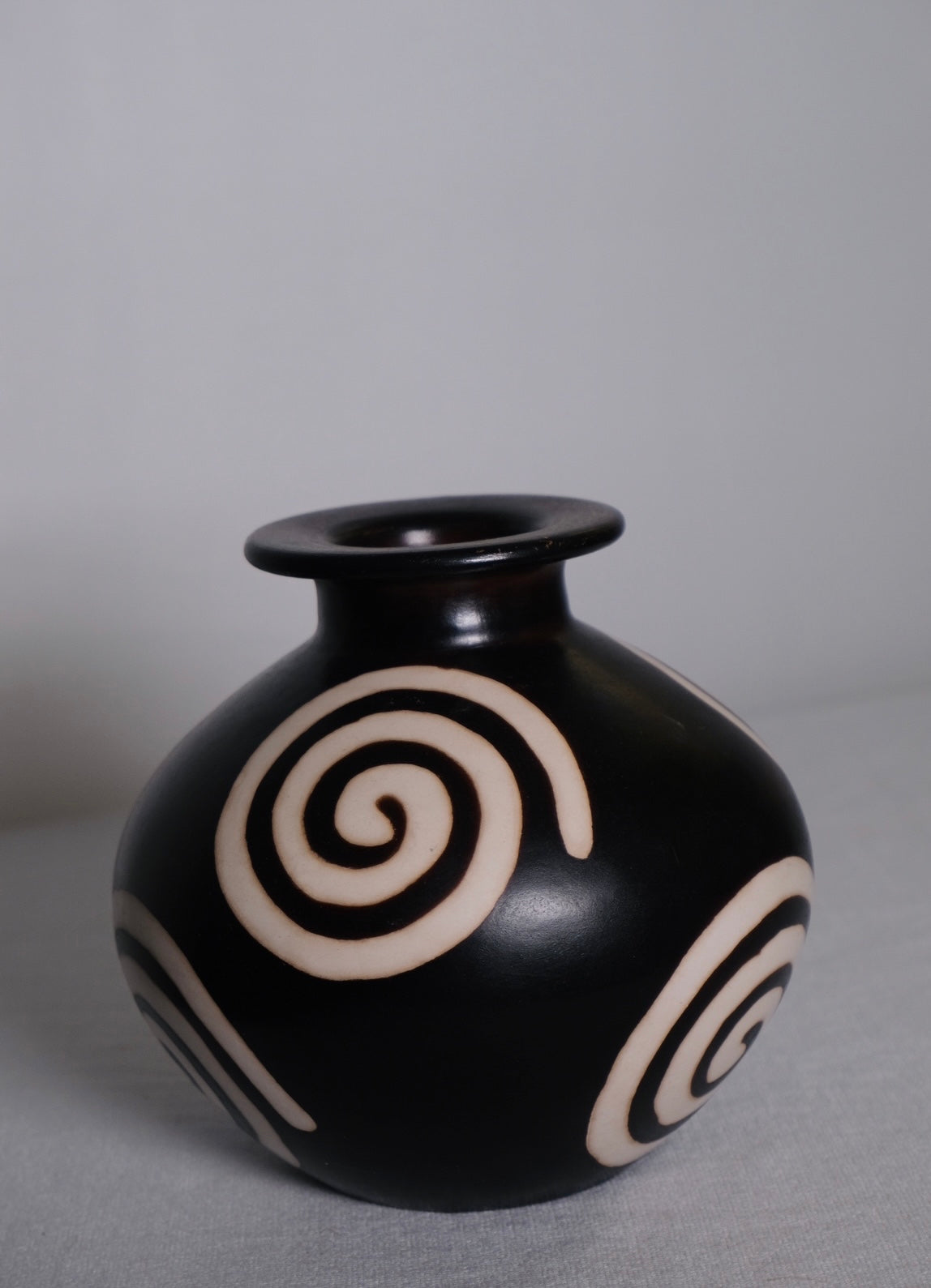“Marcelo Prado” Peruvian Swirl Vase (Vintage)