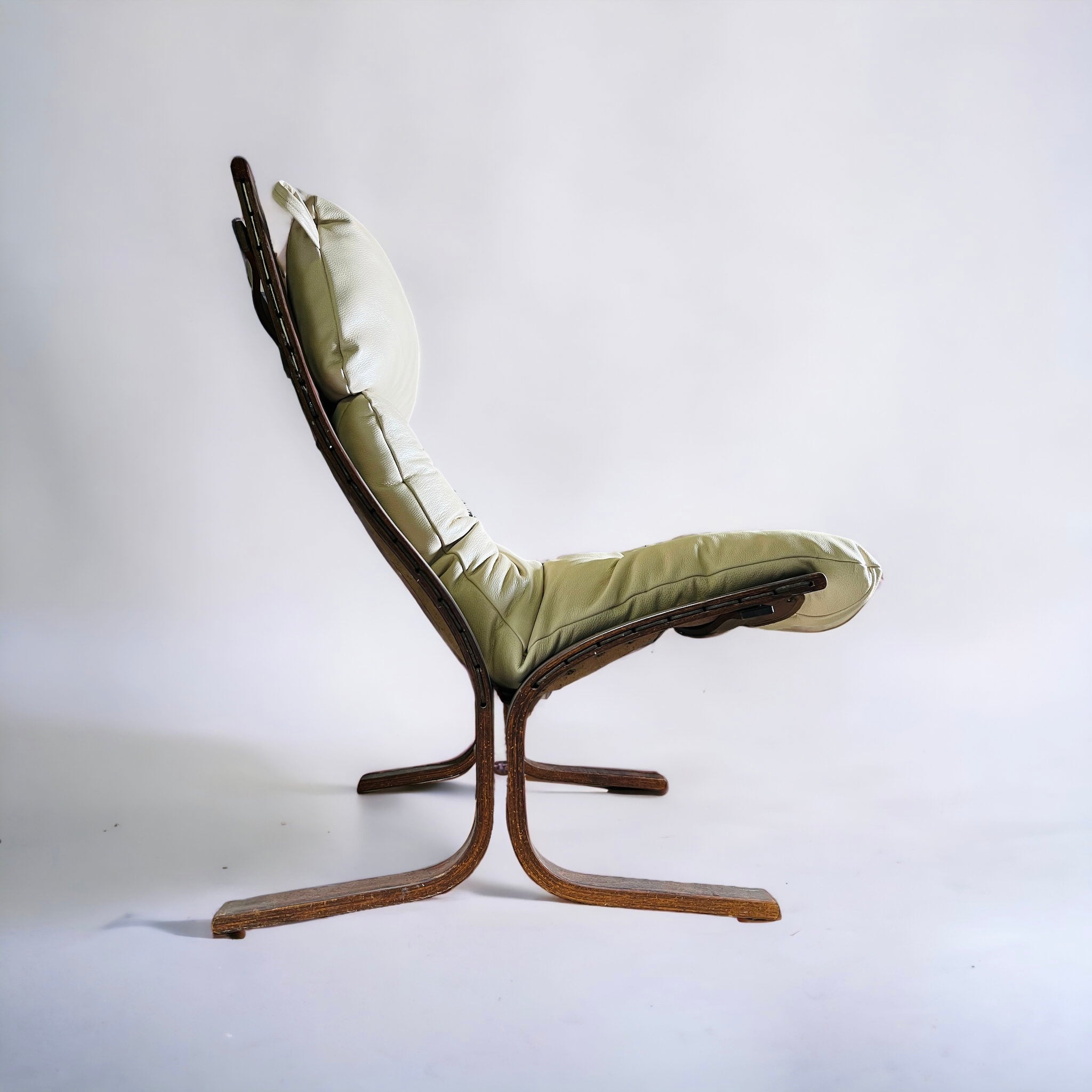 1960s Westnofa Cream Siesta Leather Chair (VINTAGE)